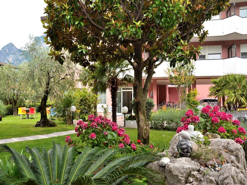 Park Hotel Eden Torbole Sul Garda Exterior foto